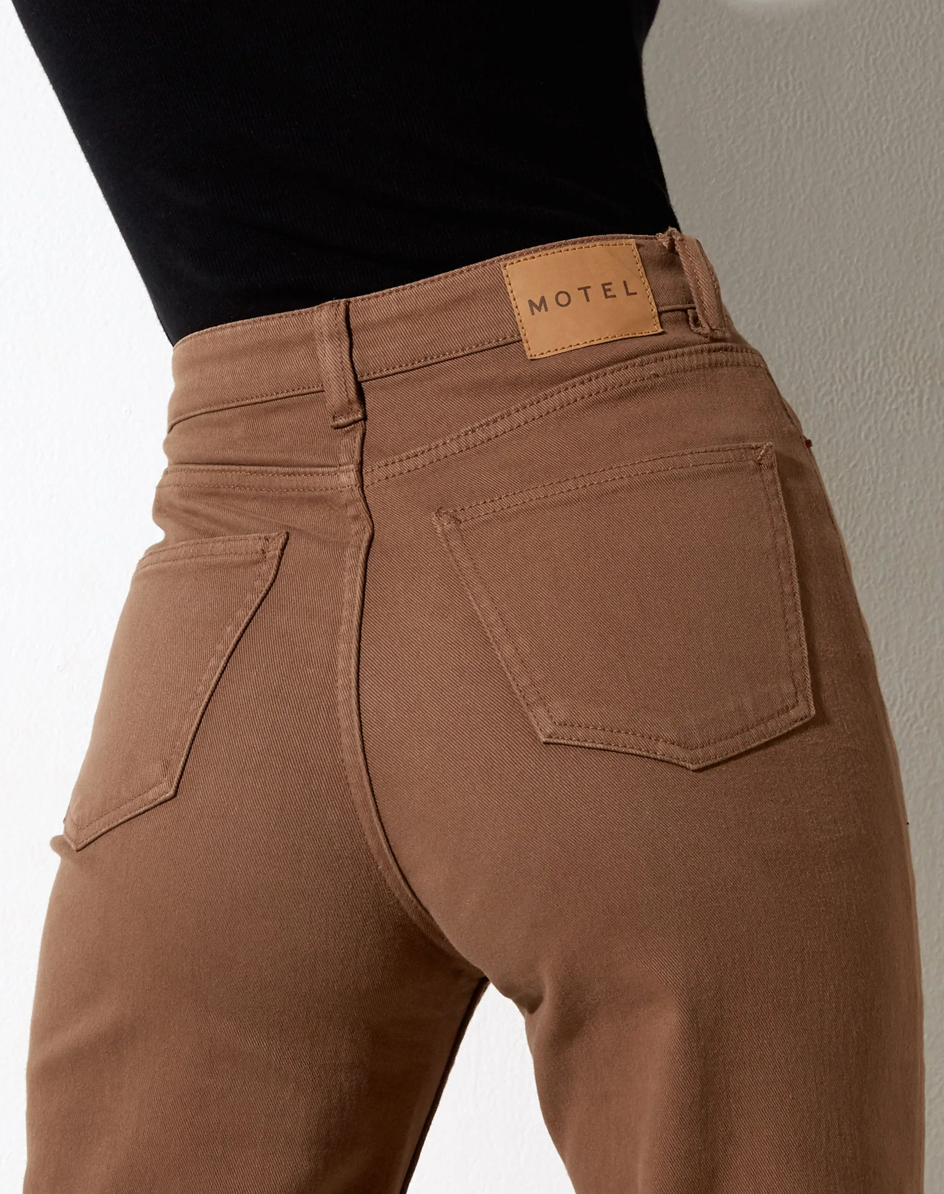 Straight Leg Jeans in Rich Brown